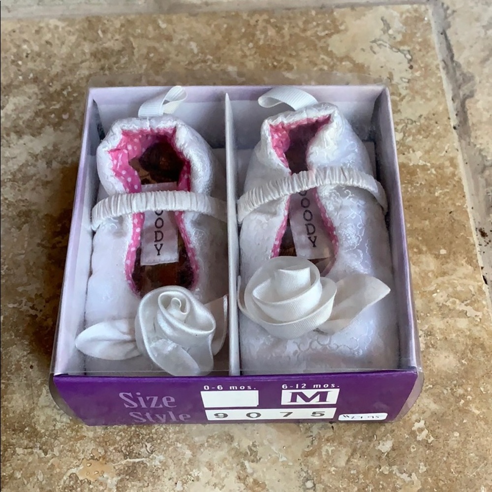 Baby Shoes White Floral - Picture 3 of 4